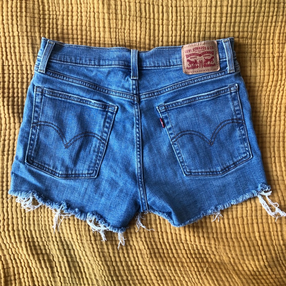 Women’s Levi’s high waisted shorts